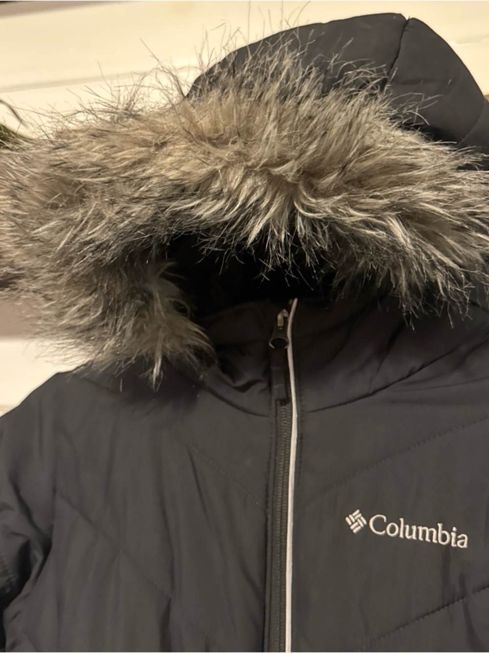 Columbia Black Jacket with faux fur hood EUC
